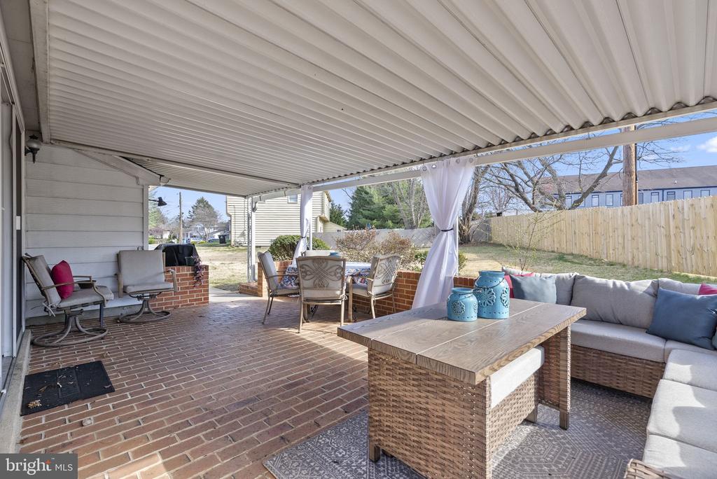 138 KNOLLWOOD DRIVE