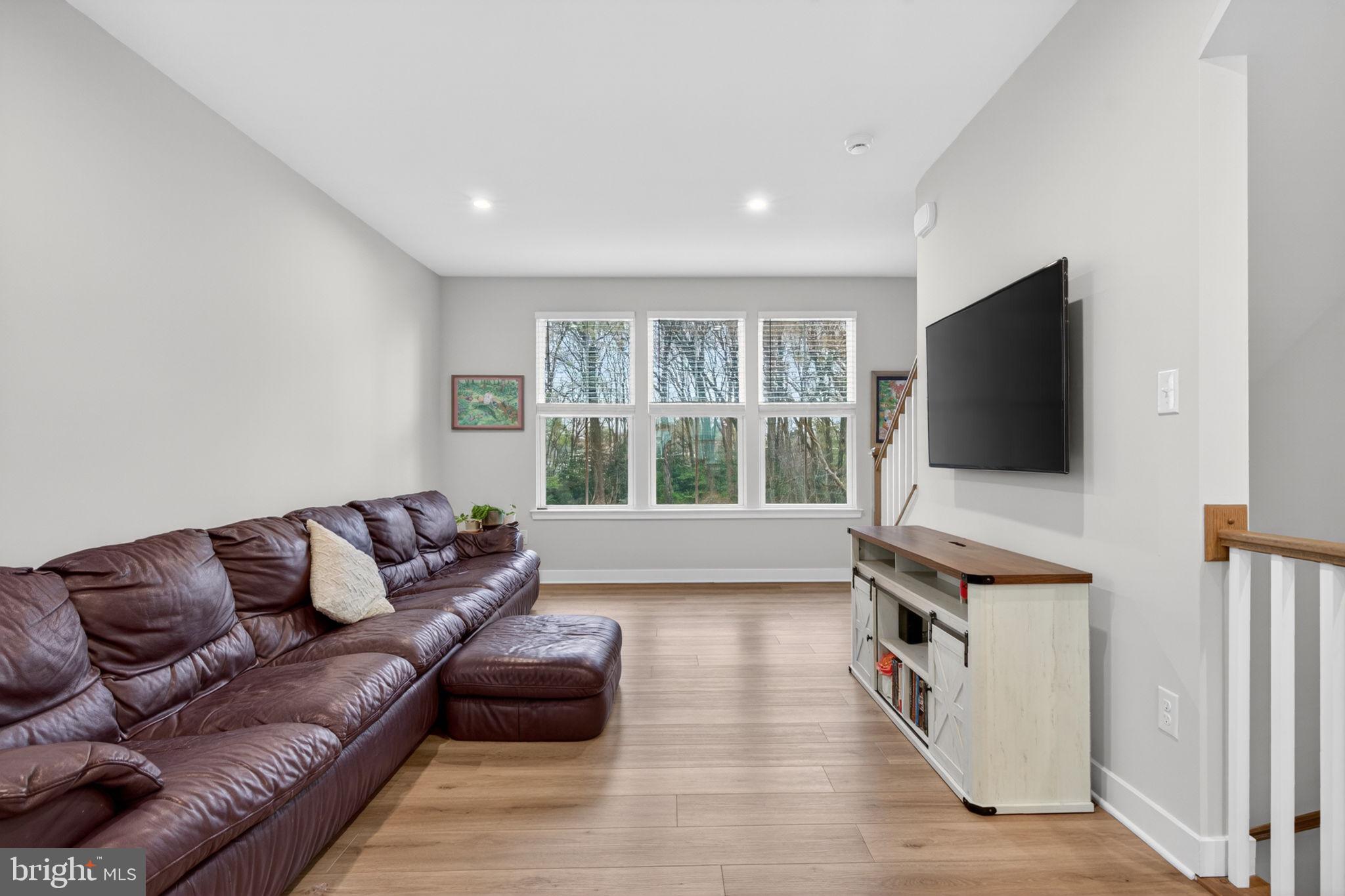 54 SIDNEY LANE