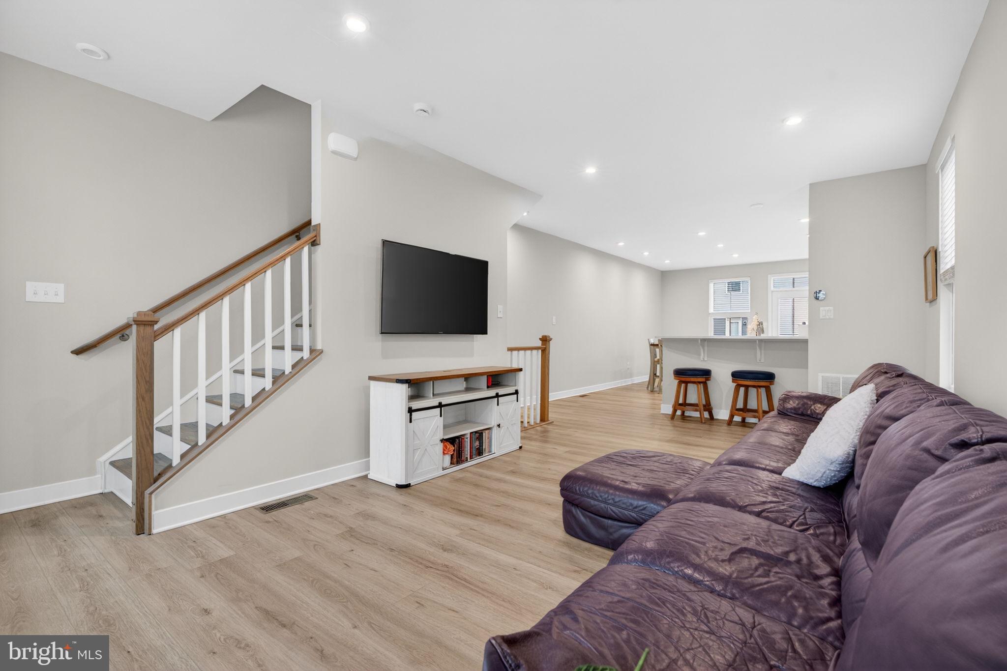 54 SIDNEY LANE