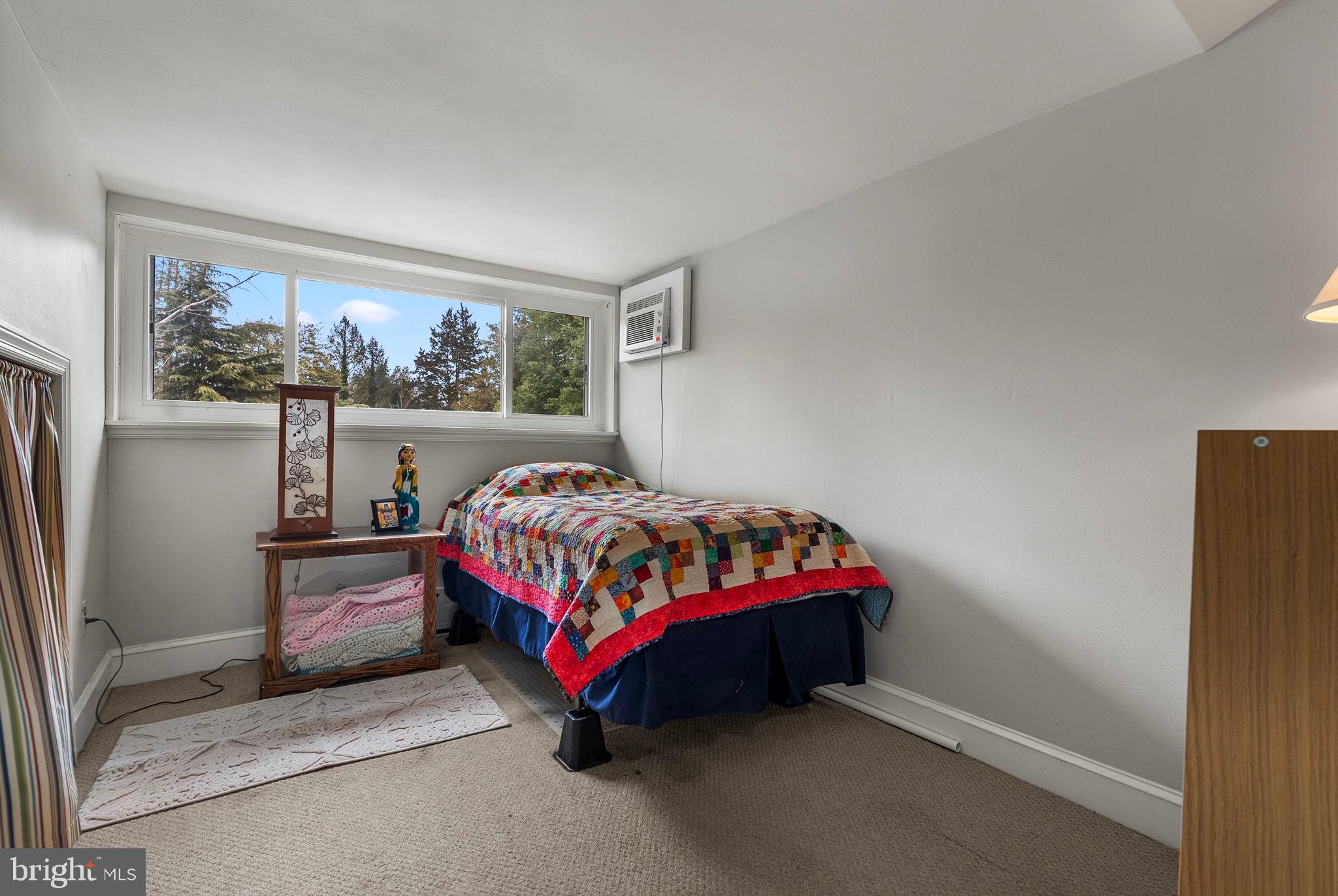 912 LAKEVIEW AVENUE
