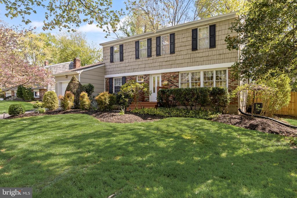 206 CROYDEN DRIVE