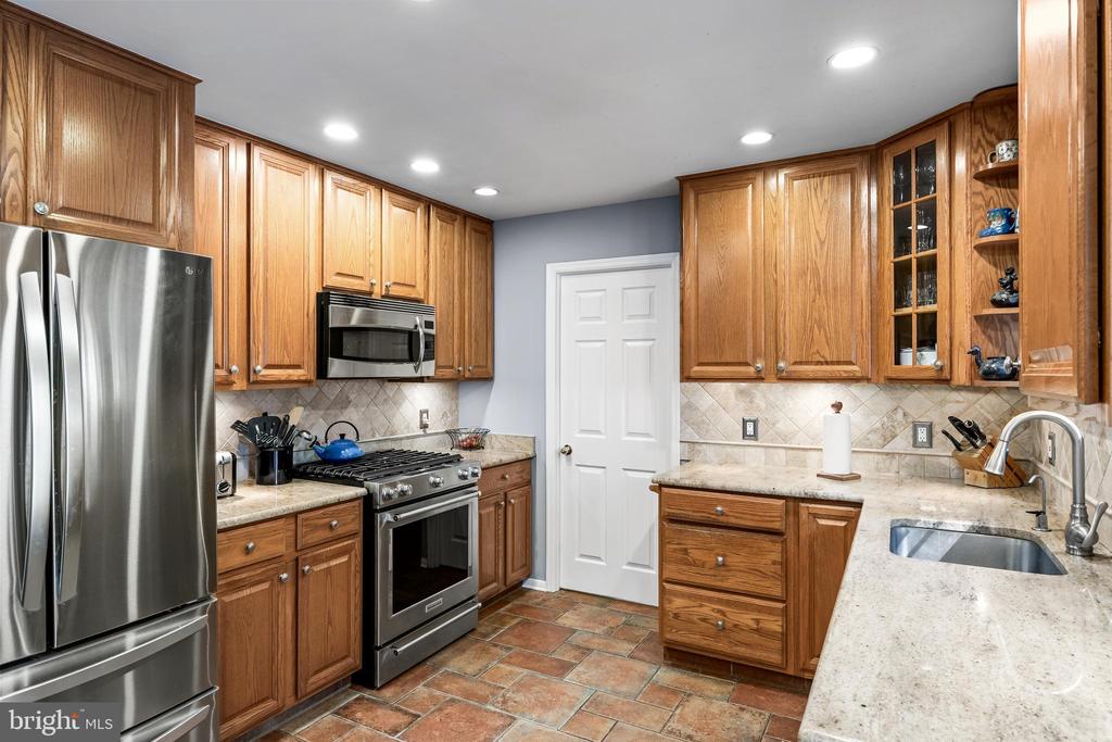 206 CROYDEN DRIVE