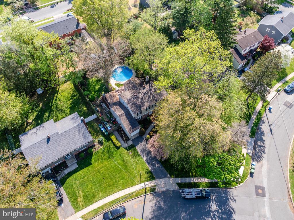 206 CROYDEN DRIVE