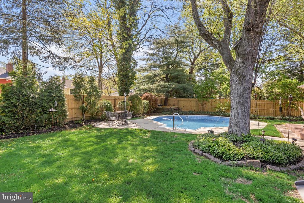 206 CROYDEN DRIVE