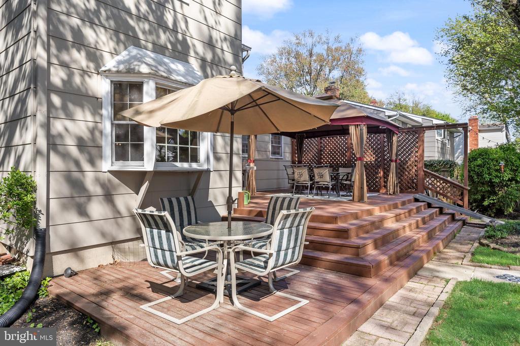 206 CROYDEN DRIVE
