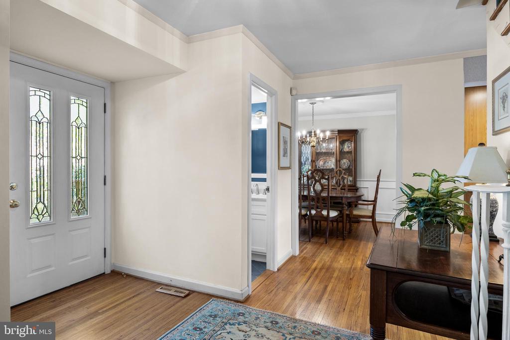 206 CROYDEN DRIVE