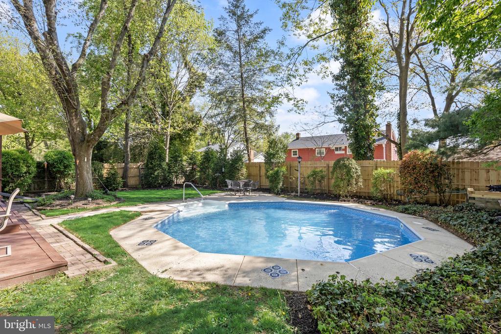 206 CROYDEN DRIVE