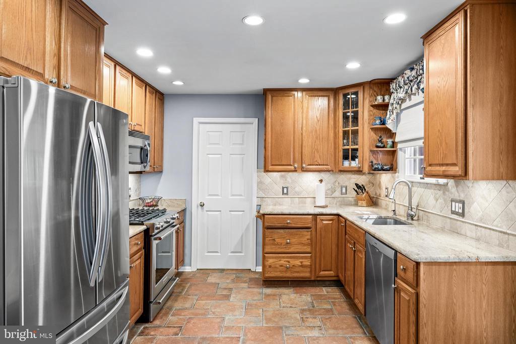 206 CROYDEN DRIVE