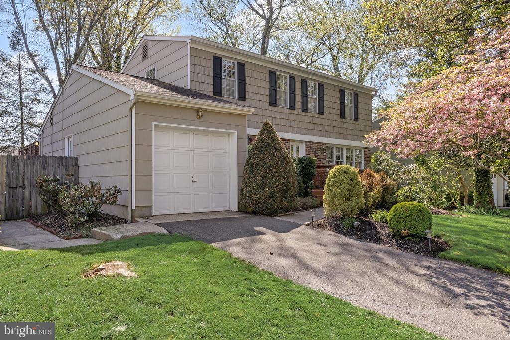 206 CROYDEN DRIVE