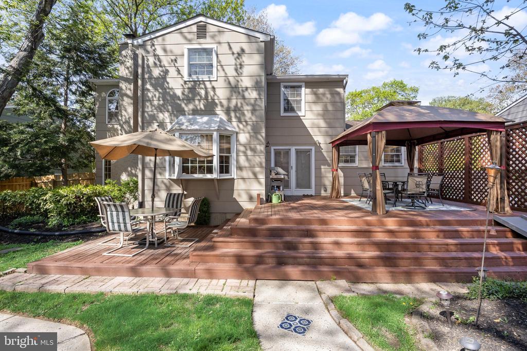 206 CROYDEN DRIVE