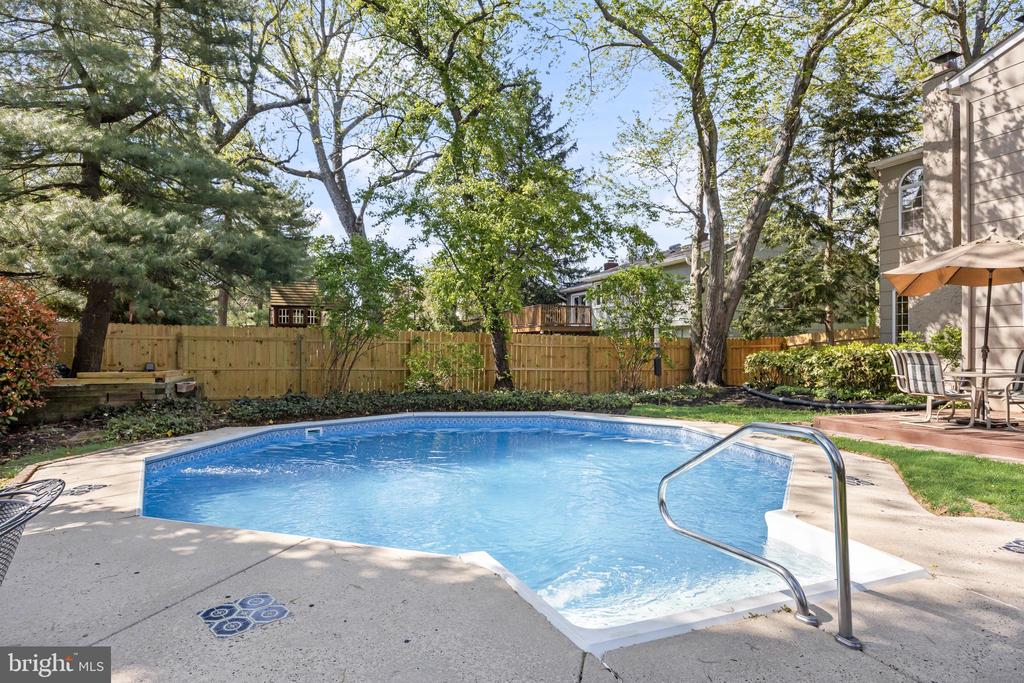 206 CROYDEN DRIVE