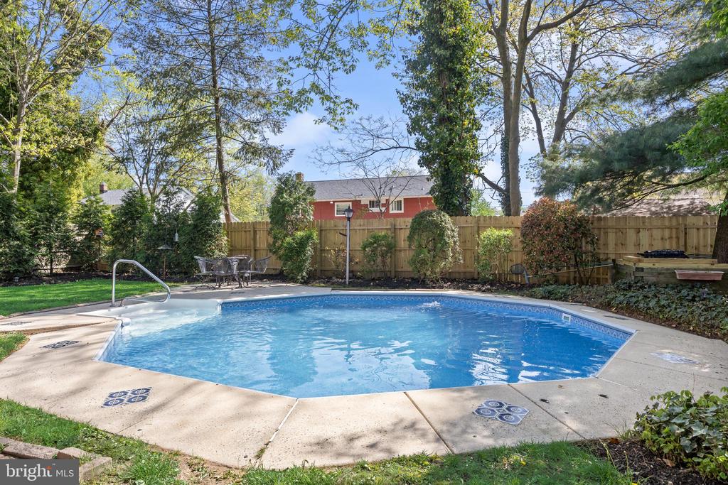 206 CROYDEN DRIVE