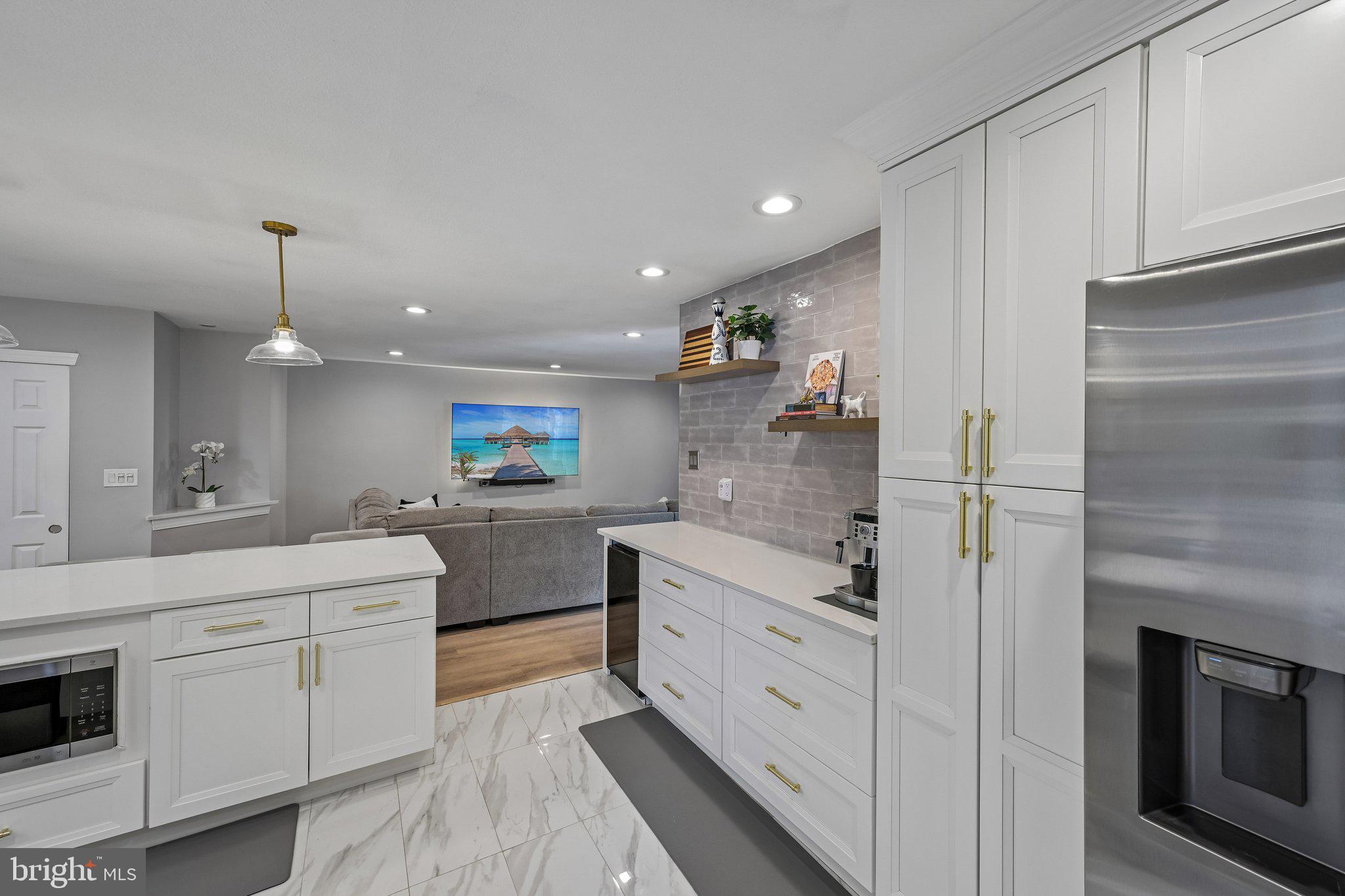 1669 BLUE JAY LANE