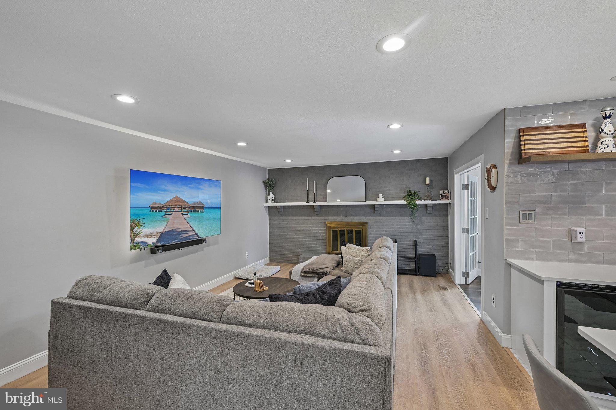 1669 BLUE JAY LANE