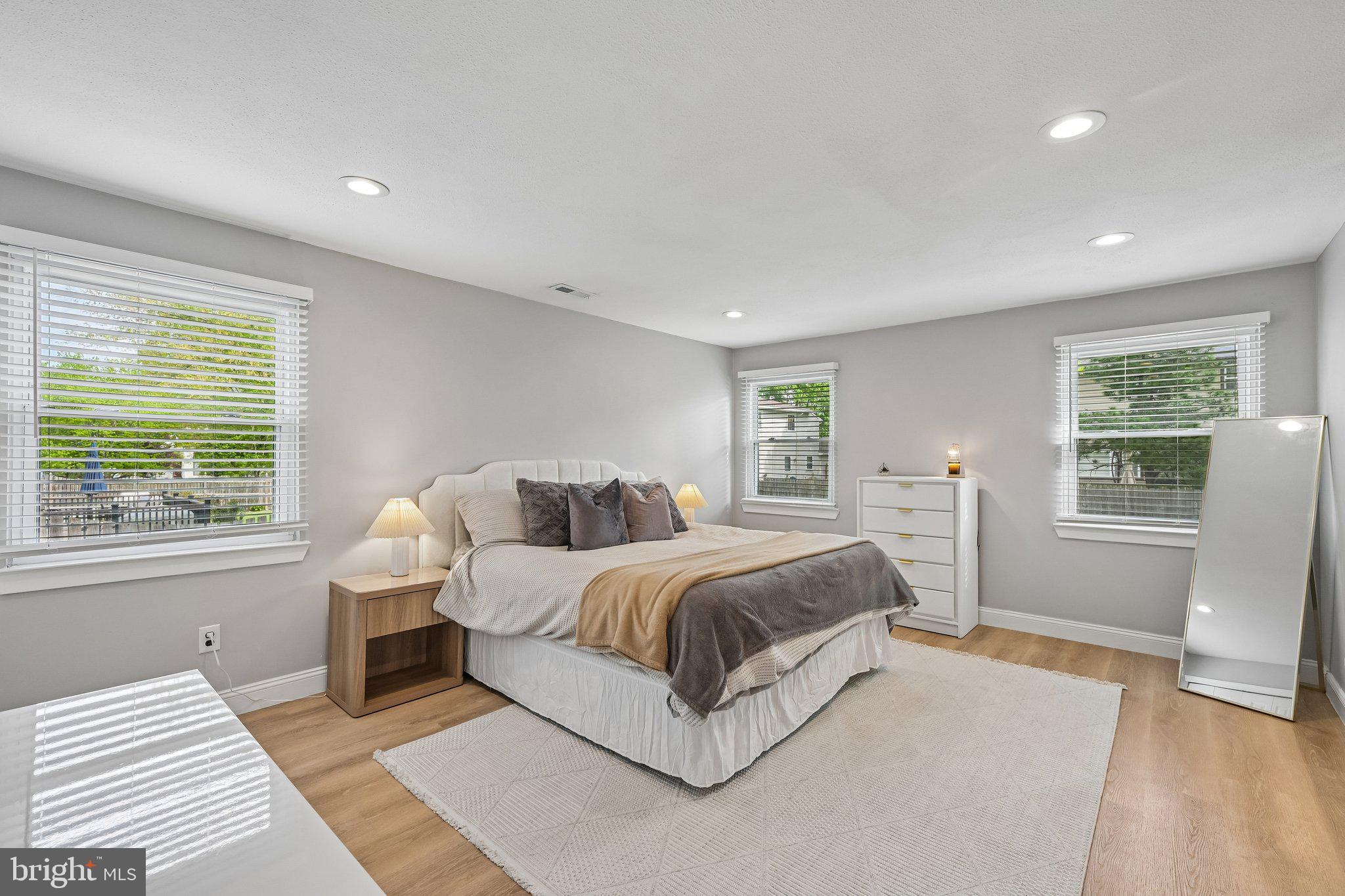 1669 BLUE JAY LANE