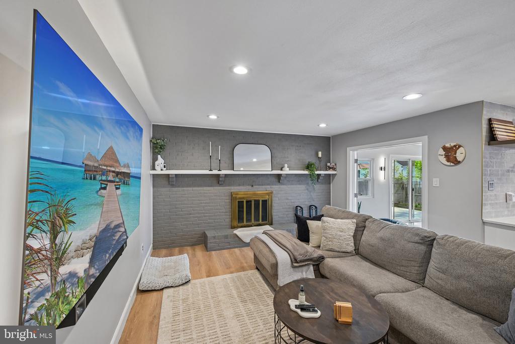 1669 BLUE JAY LANE