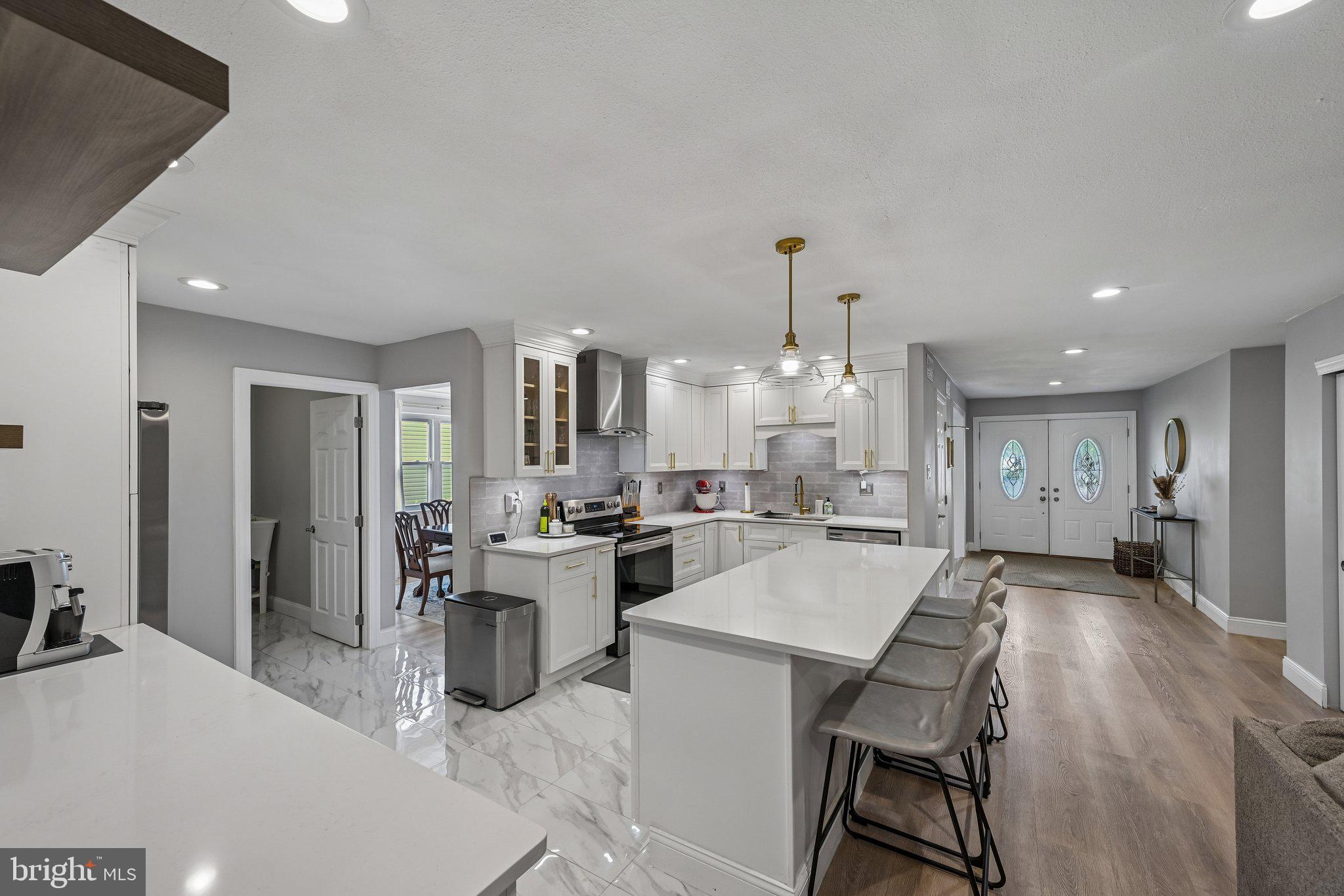 1669 BLUE JAY LANE