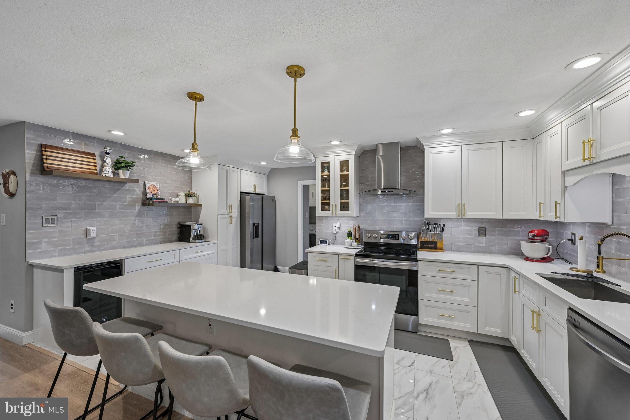 1669 BLUE JAY LANE