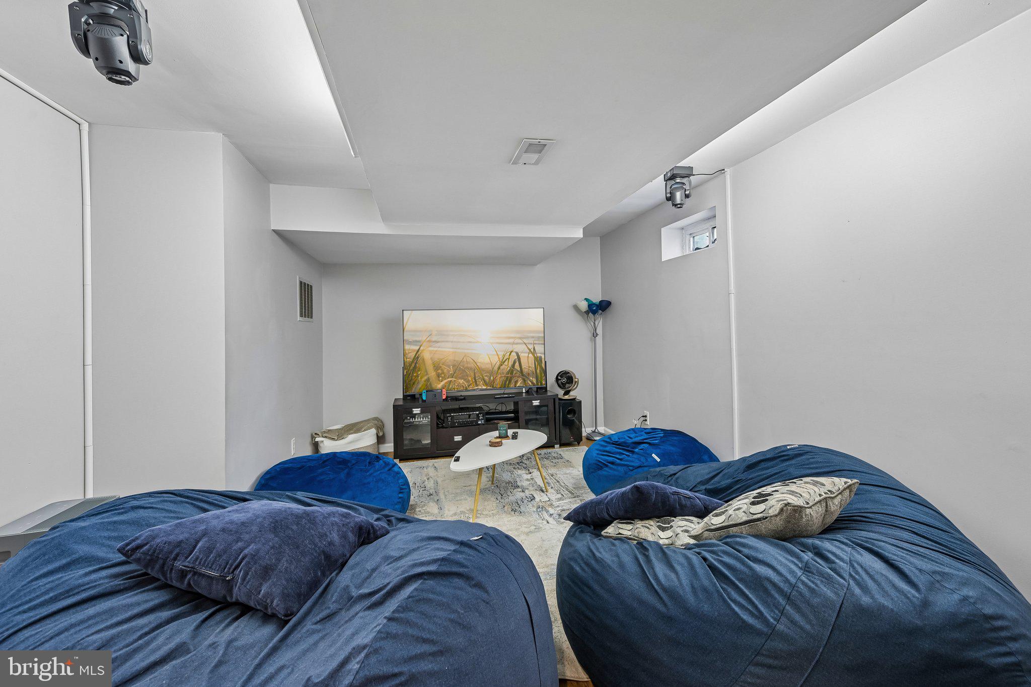 1669 BLUE JAY LANE
