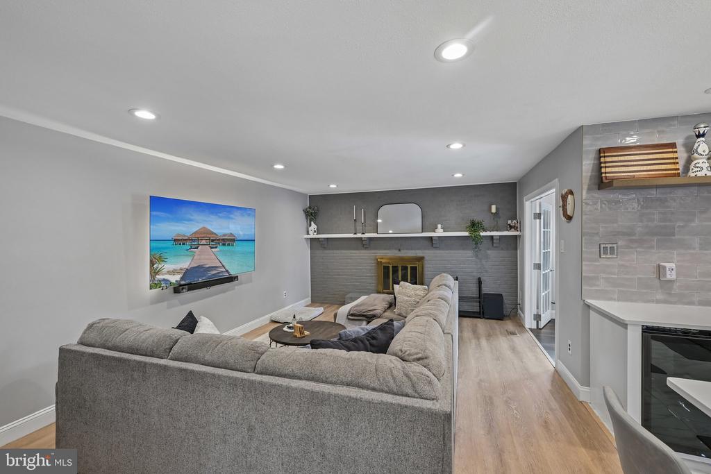 1669 BLUE JAY LANE