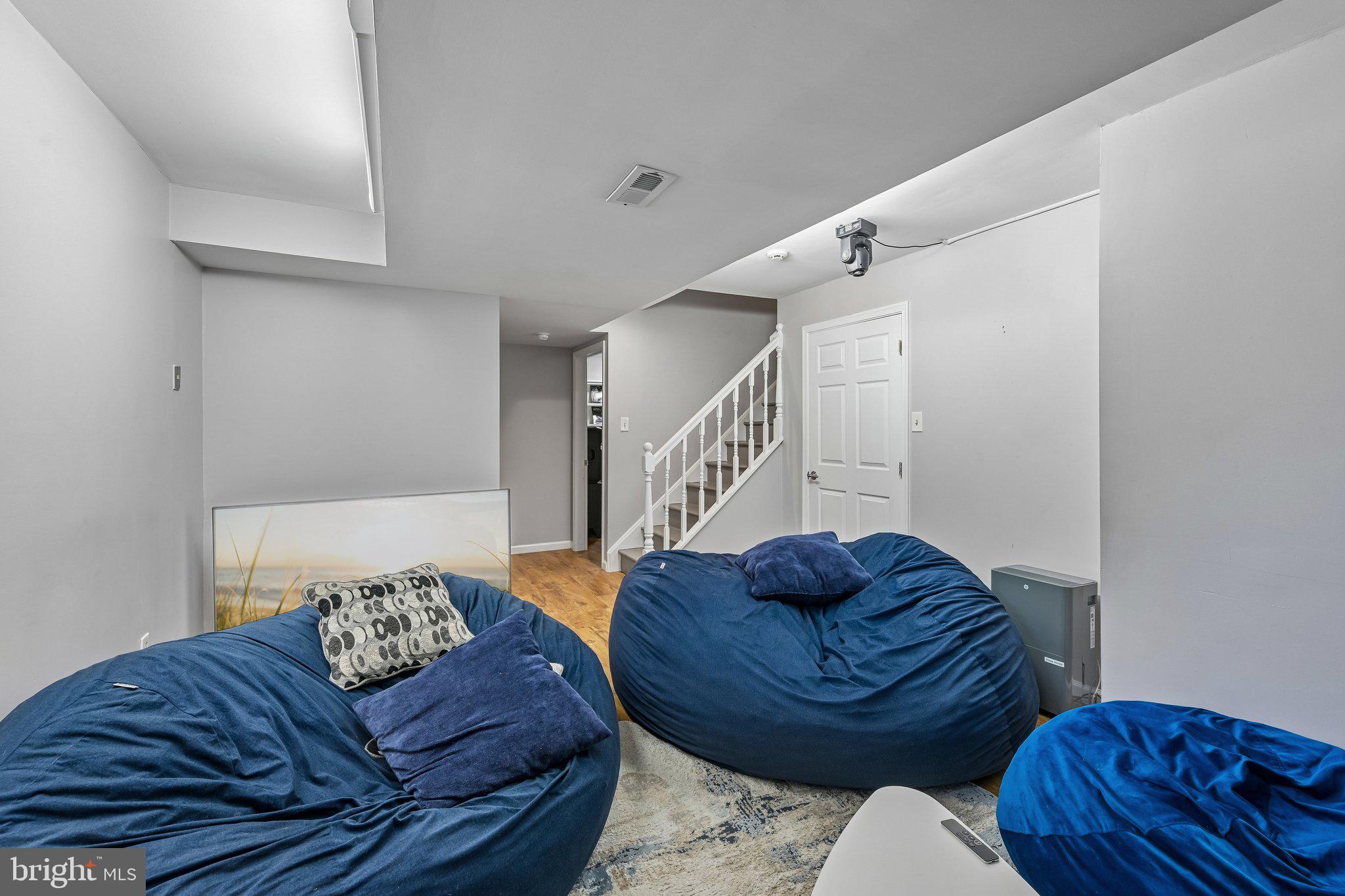 1669 BLUE JAY LANE