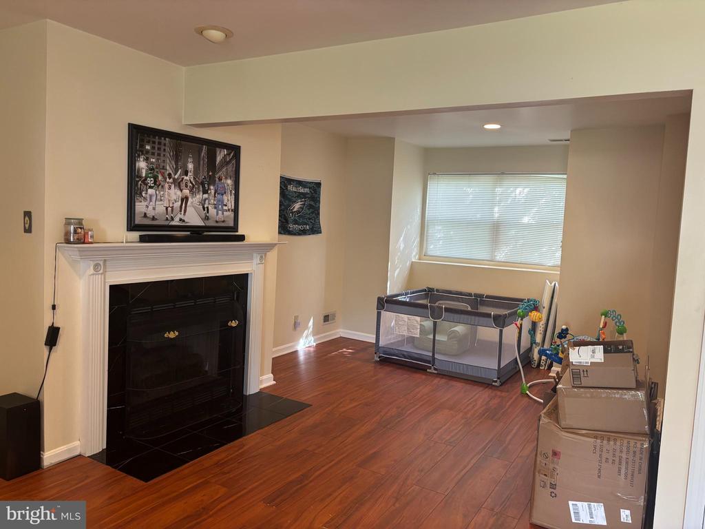 30 COUNTRY LANE