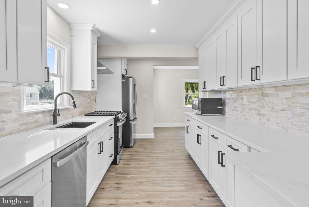 1105 SUNSET DRIVE