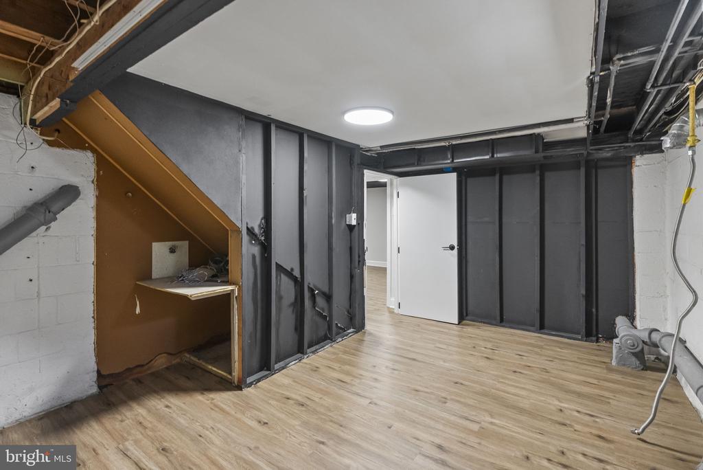 1105 SUNSET DRIVE
