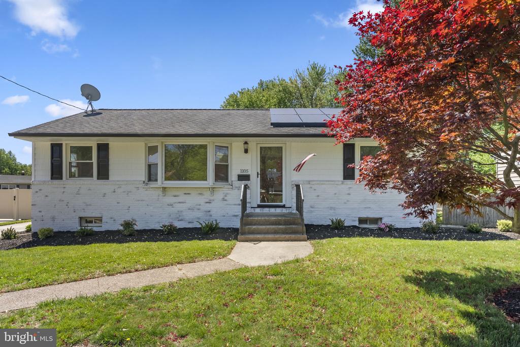 1105 SUNSET DRIVE
