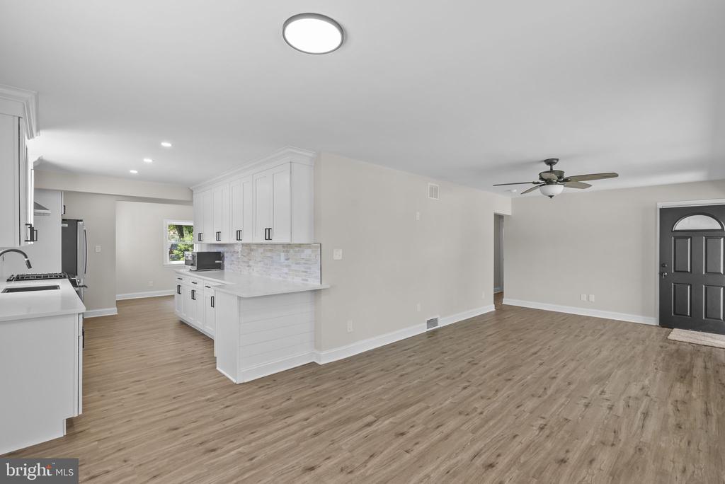 1105 SUNSET DRIVE
