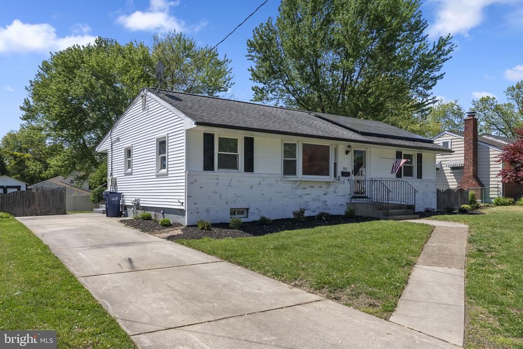 1105 SUNSET DRIVE