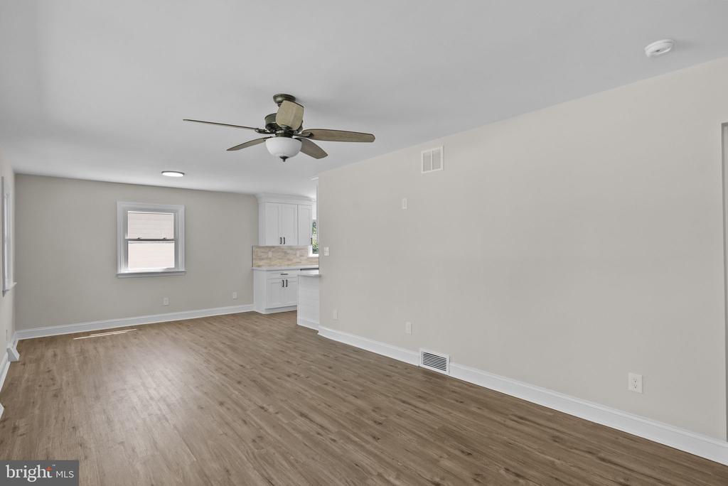 1105 SUNSET DRIVE