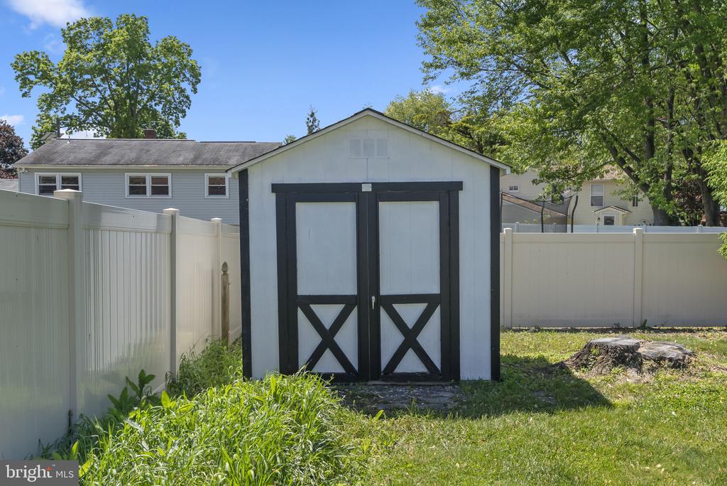 1105 SUNSET DRIVE