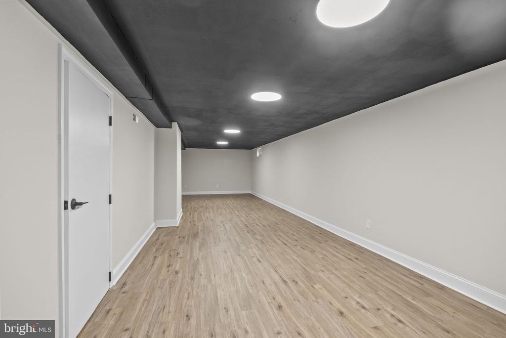 1105 SUNSET DRIVE