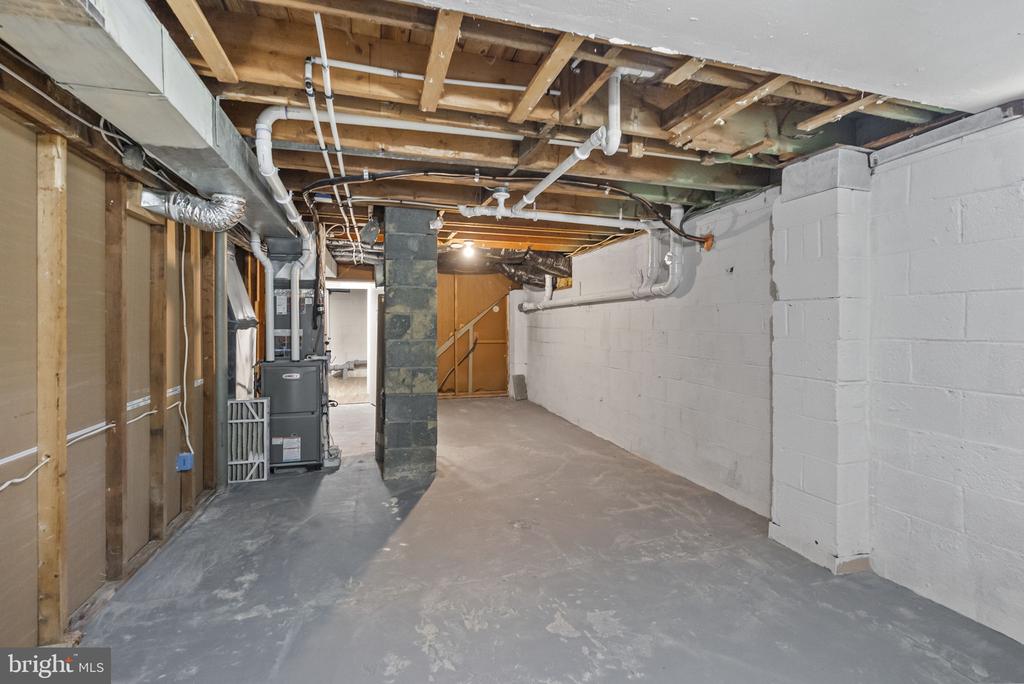 1105 SUNSET DRIVE