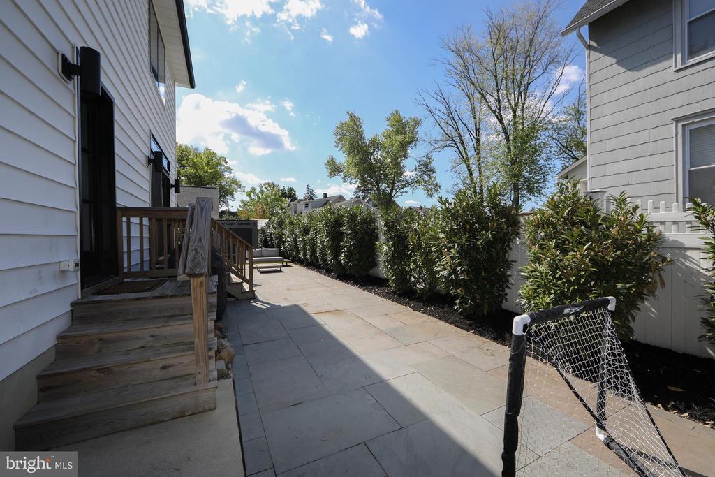 14 E CRYSTAL LAKE AVENUE