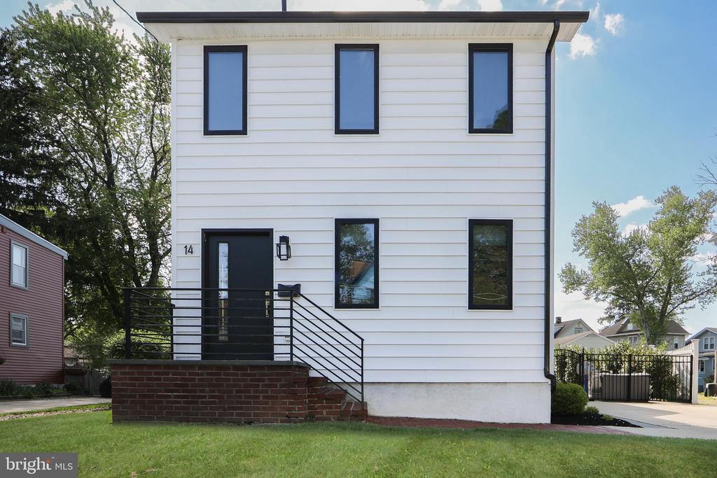 14 E CRYSTAL LAKE AVENUE