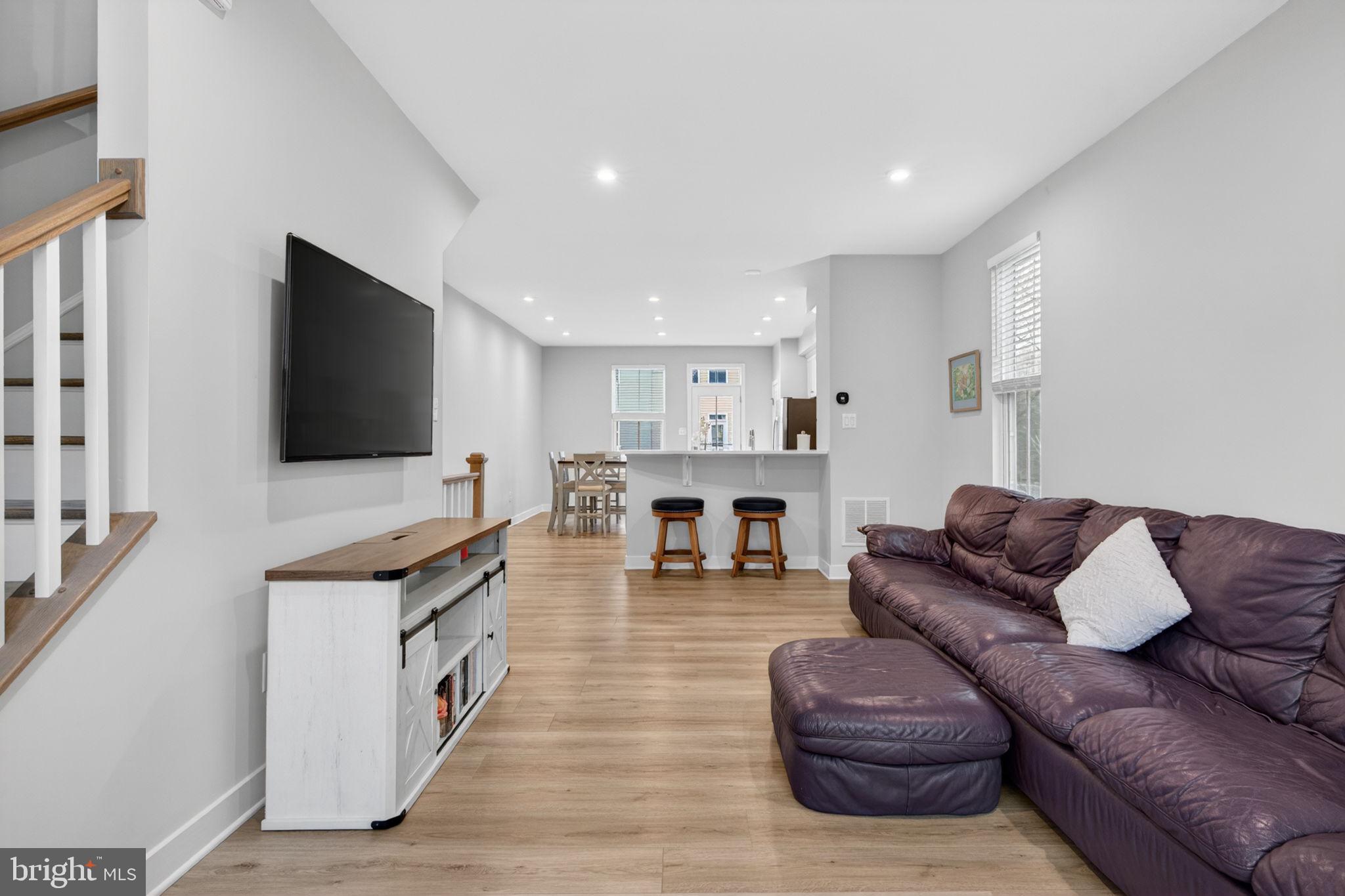 54 SIDNEY LANE