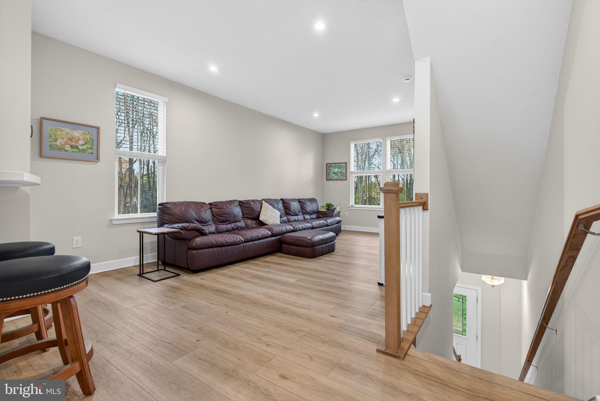 54 SIDNEY LANE