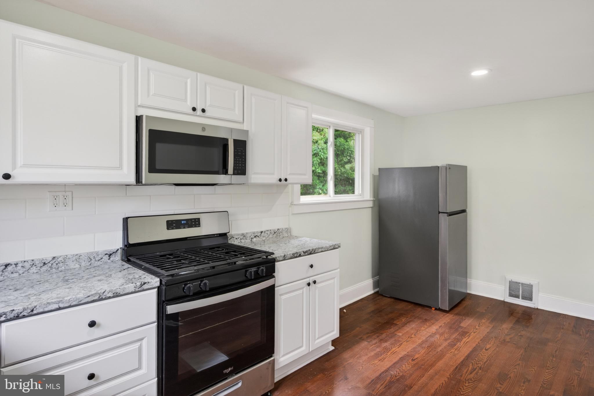 22 W 4TH AVENUE