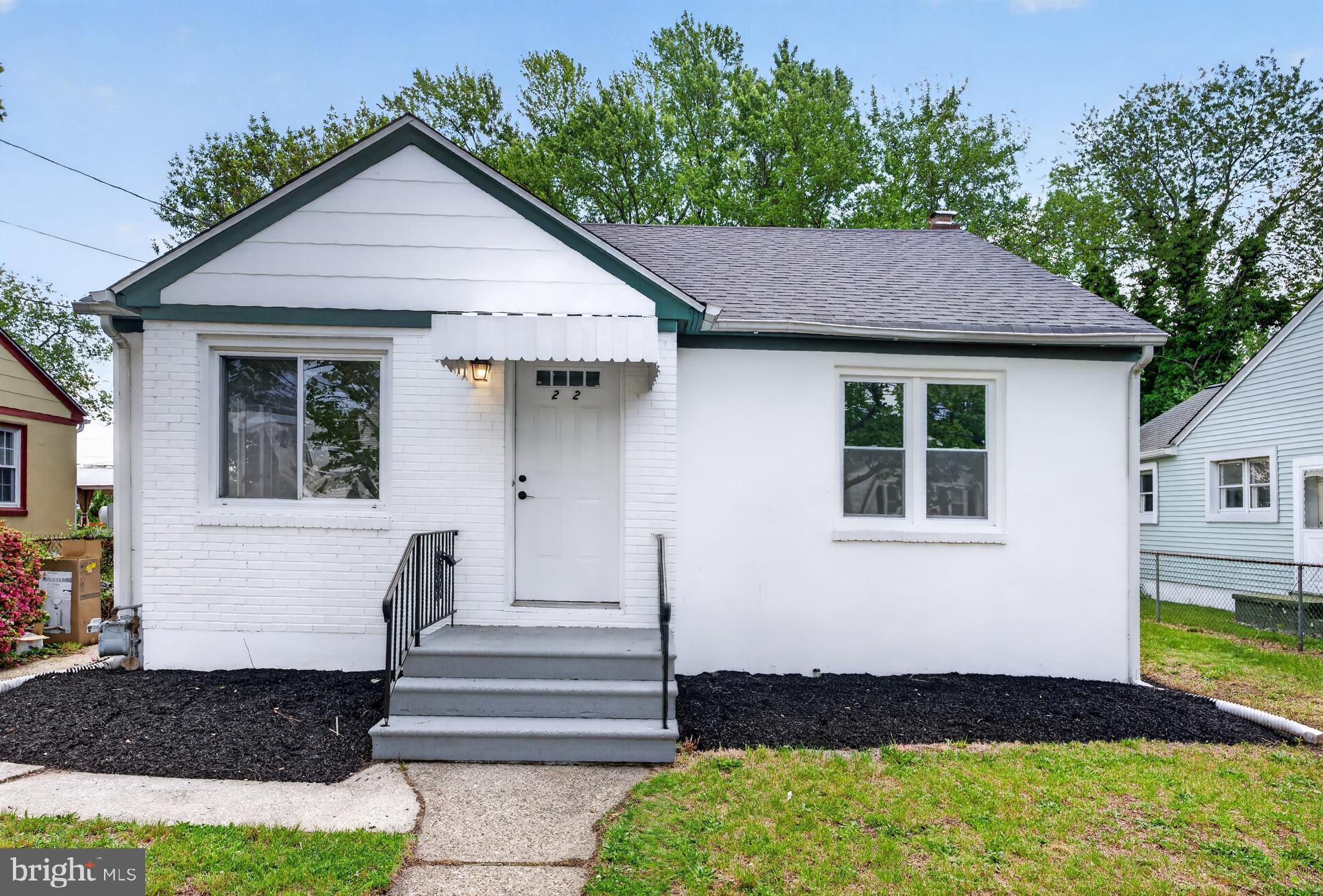 22 W 4TH AVENUE
