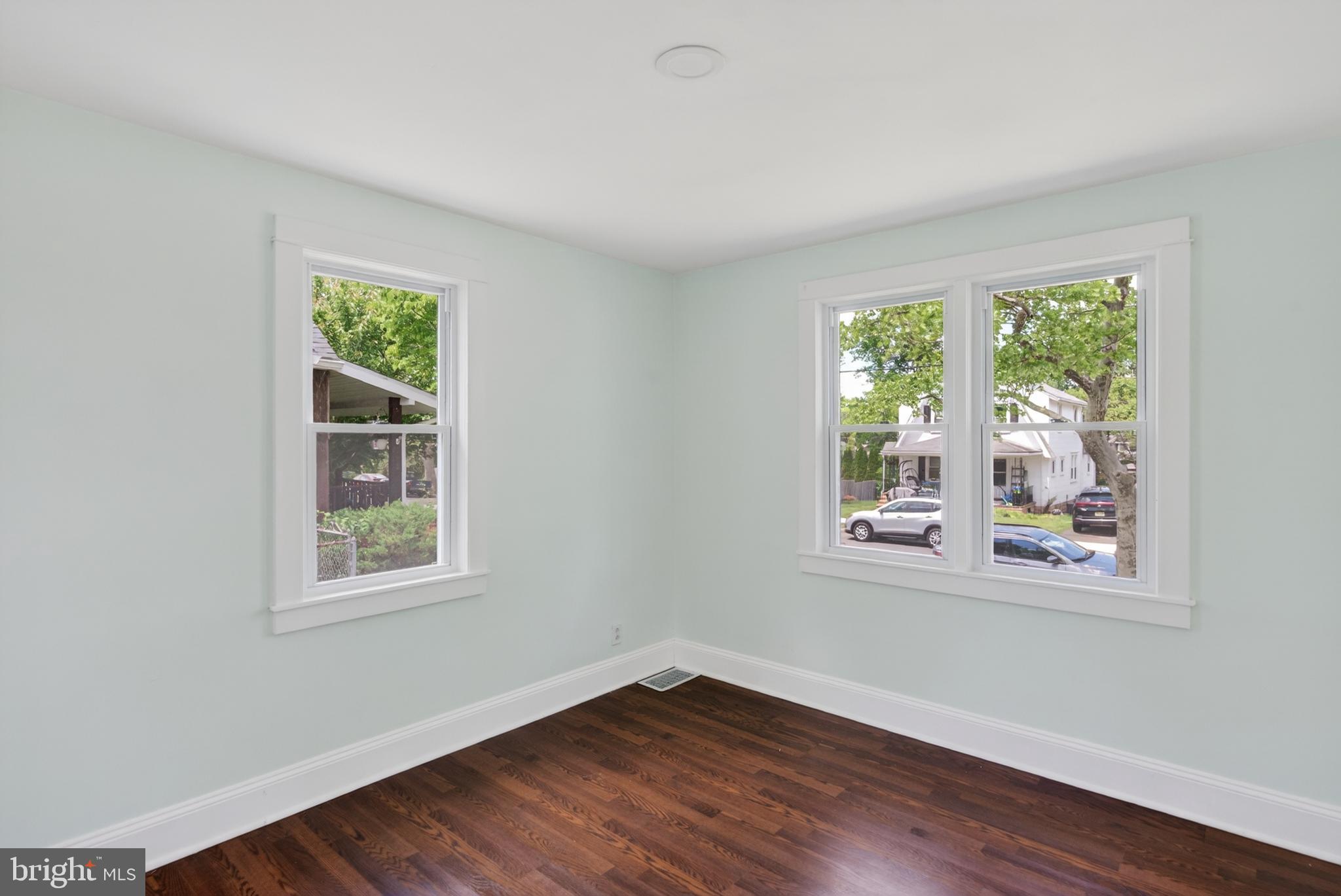 22 W 4TH AVENUE