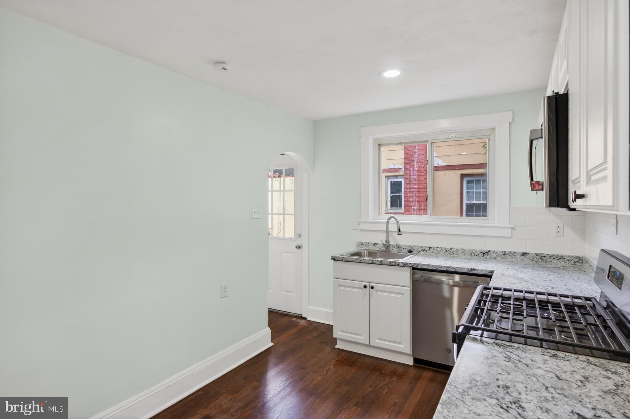 22 W 4TH AVENUE