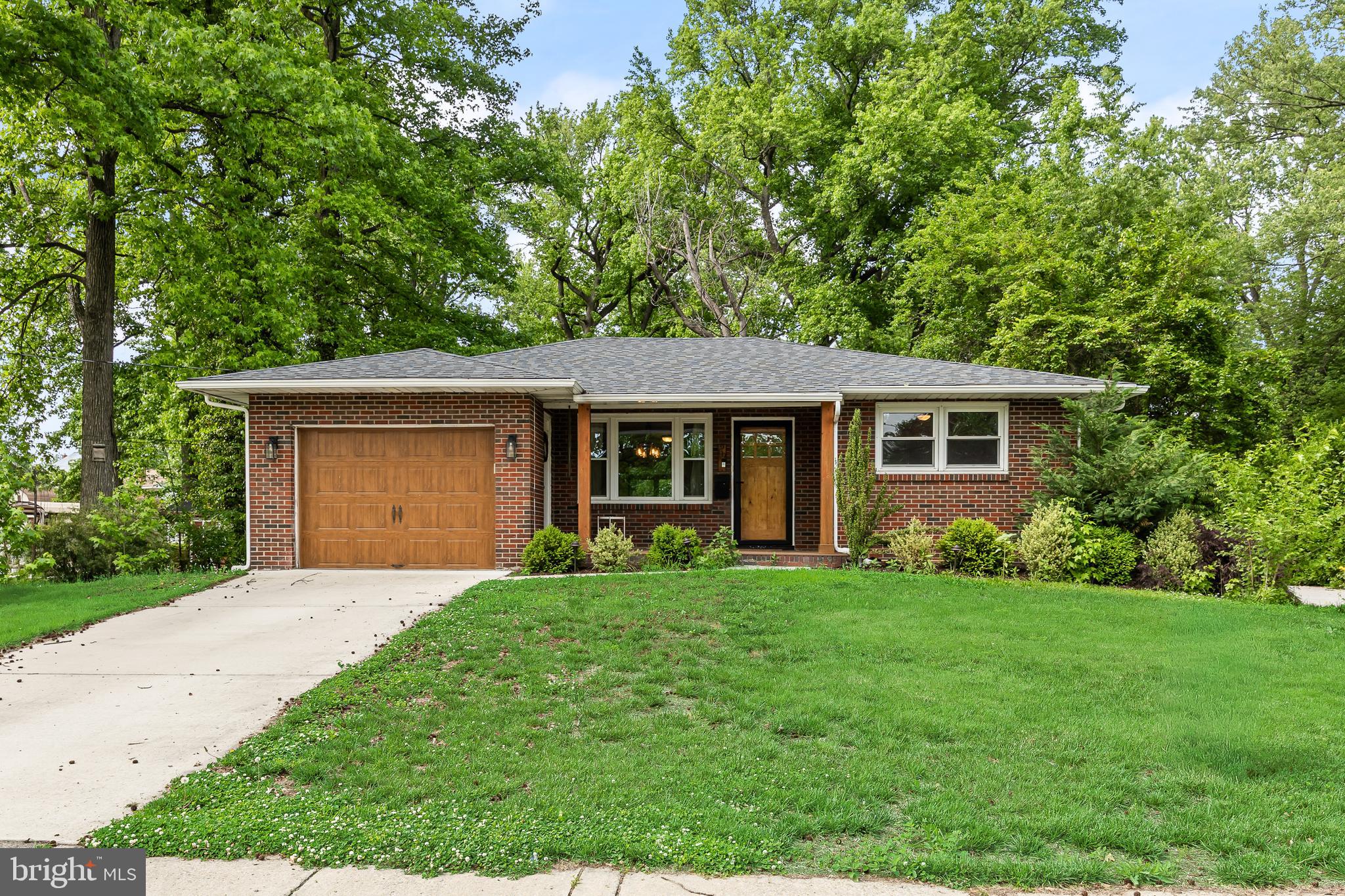 959 W KINGS HIGHWAY