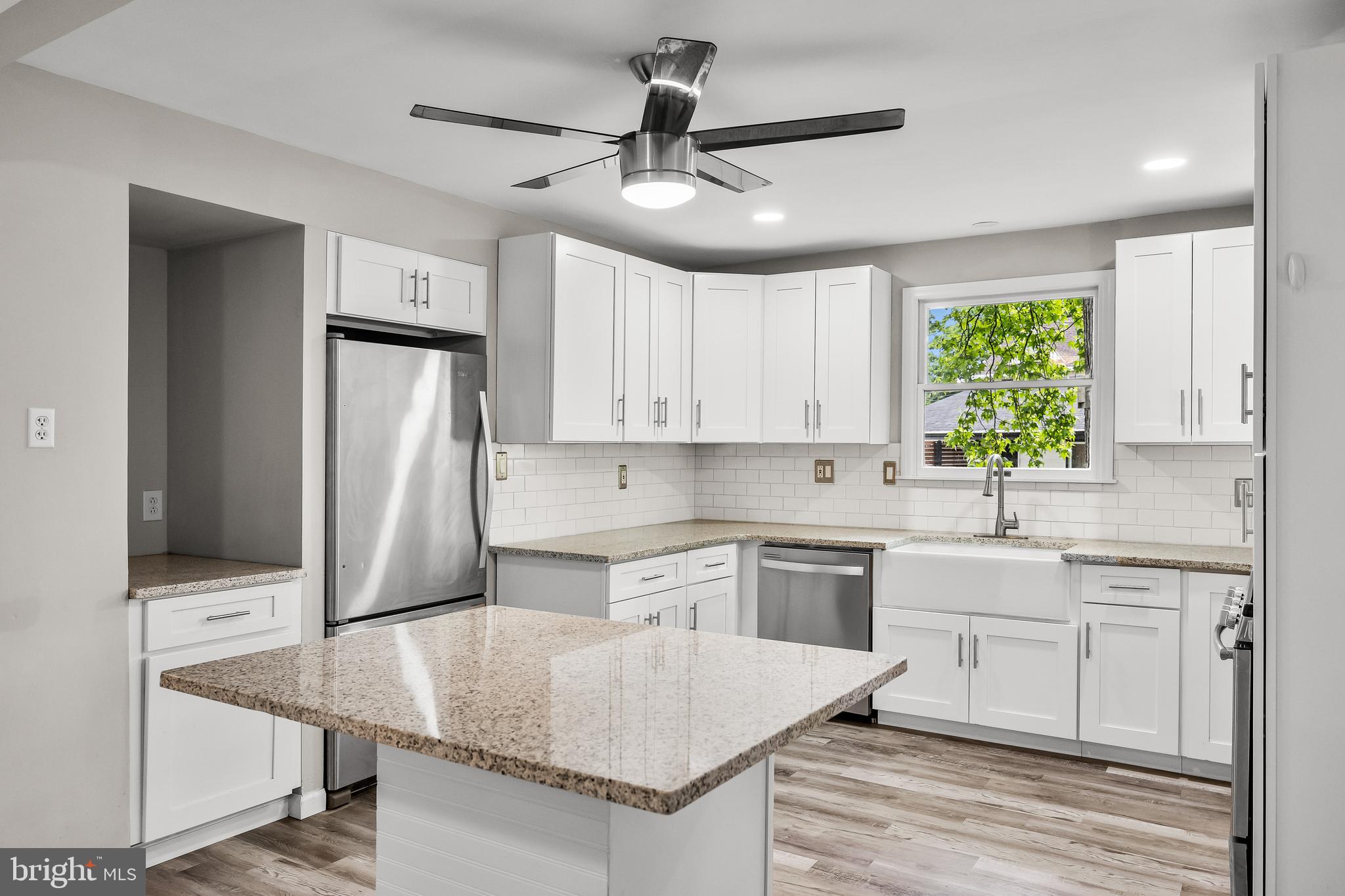 959 W KINGS HIGHWAY
