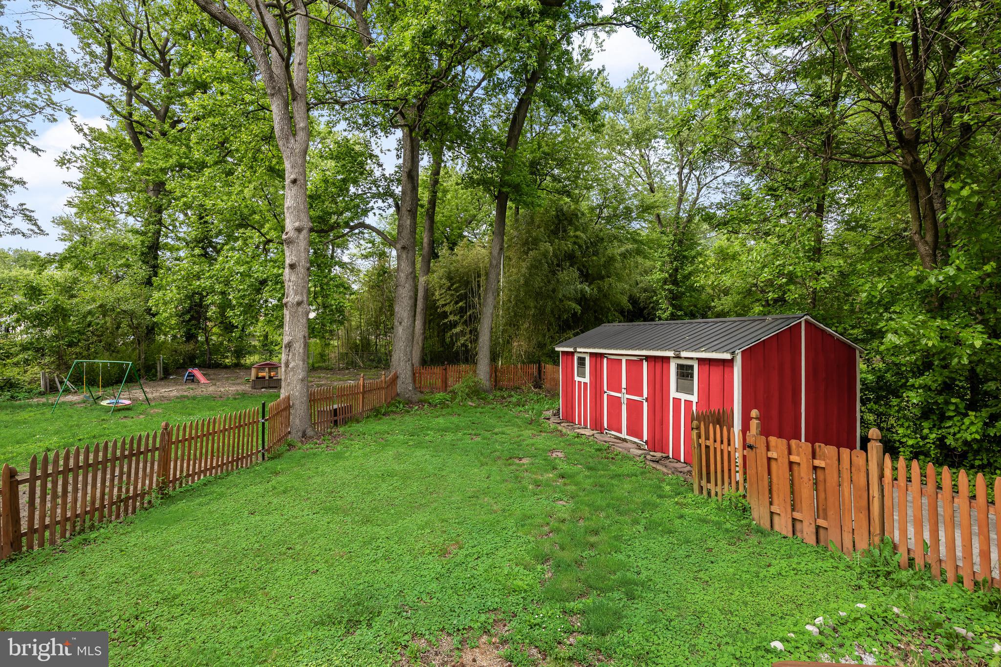 959 W KINGS HIGHWAY