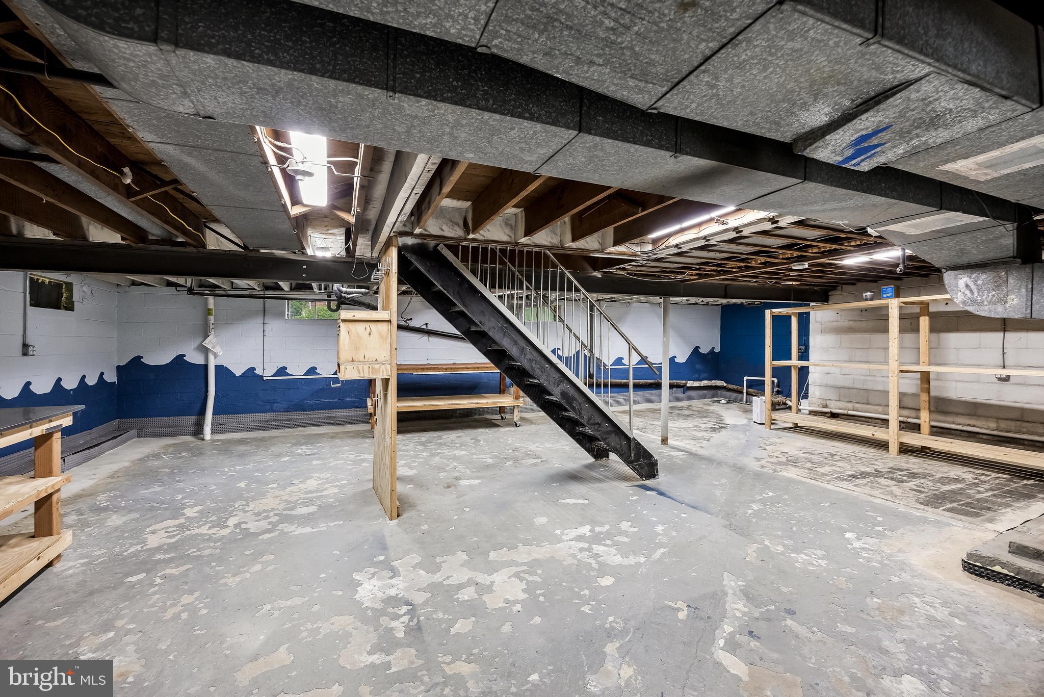 959 W KINGS HIGHWAY