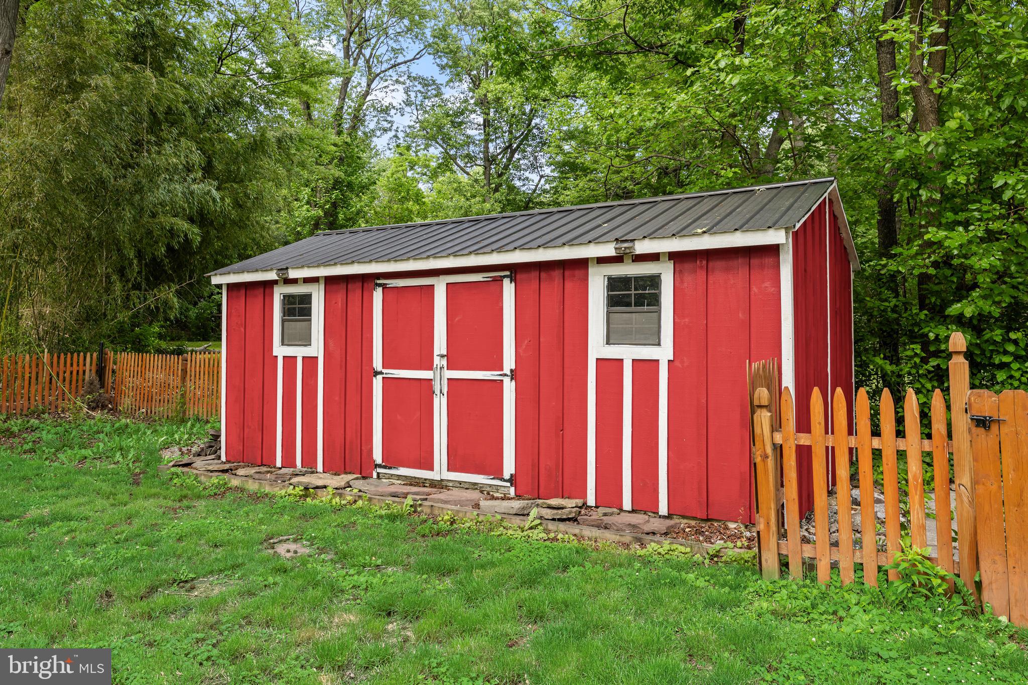 959 W KINGS HIGHWAY