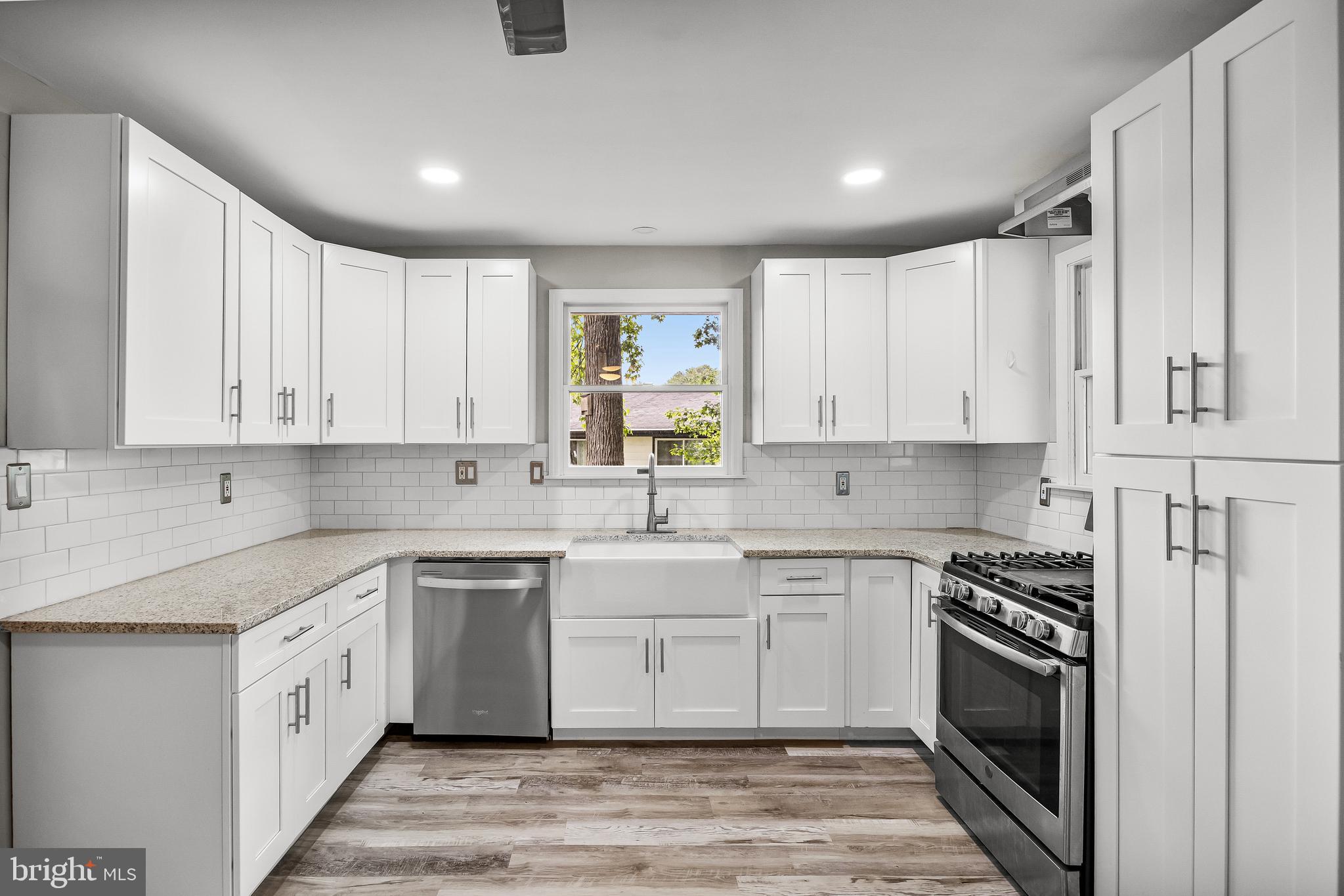 959 W KINGS HIGHWAY