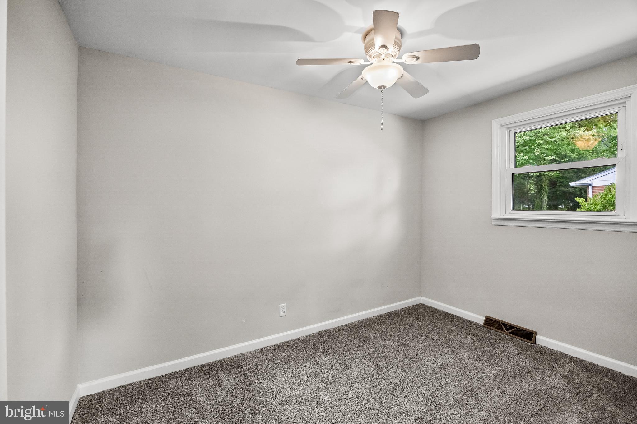 959 W KINGS HIGHWAY